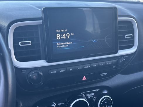 Used 2023 Hyundai Venue Limited image 28