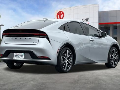Used 2025 Toyota Prius XLE FWD image 5