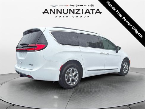 Used 2023 Chrysler Pacifica Limited w/ Trailer Tow Group image 5