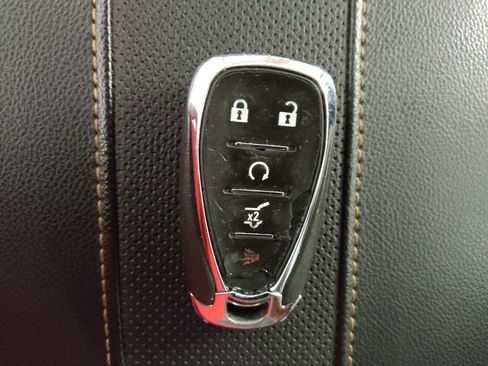 Used 2018 Chevrolet Traverse Premier w/ Driver Confidence II Package FWD image 32