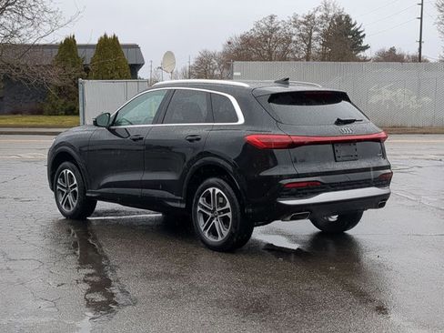 Used 2025 Audi Q5 Premium w/ Convenience Package image 8