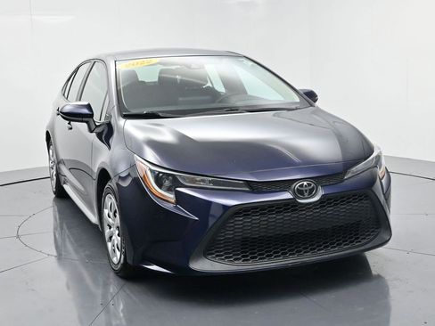 Used 2022 Toyota Corolla LE image 2