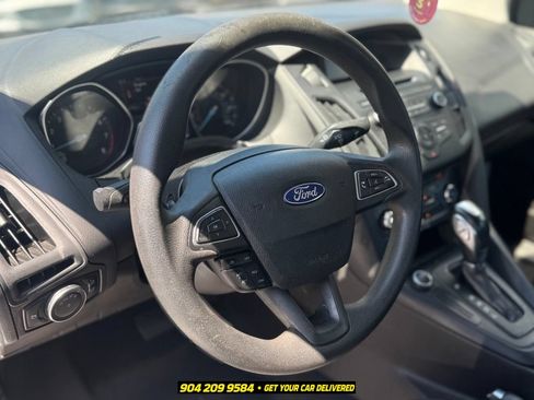 Used 2016 Ford Focus SE FWD image 9