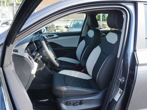 New 2025 Volkswagen Taos SEL image 7