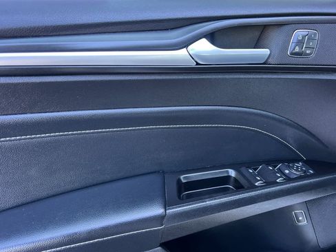 Used 2019 Ford Fusion Energi Titanium FWD image 12
