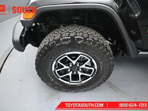 Used 2026 Jeep Wrangler Unlimited Rubicon AWD/4WD image 32