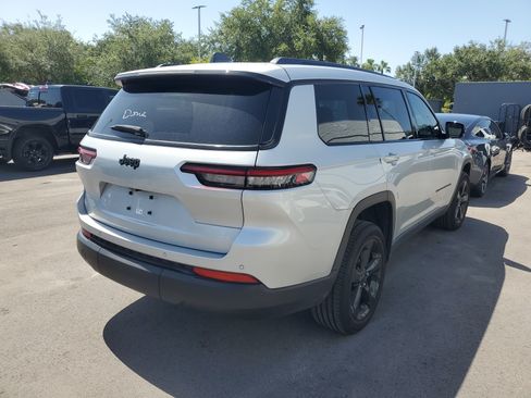 Used 2024 Jeep Grand Cherokee L Laredo RWD image 5