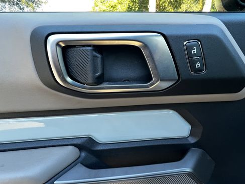 Used 2023 Ford Bronco Wildtrak image 14