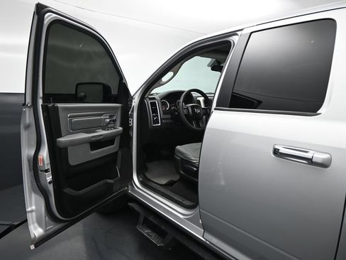 Used 2018 RAM 1500 Classic SLT RWD image 8