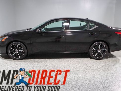 Used 2023 Nissan Altima 2.5 SR FWD image 10