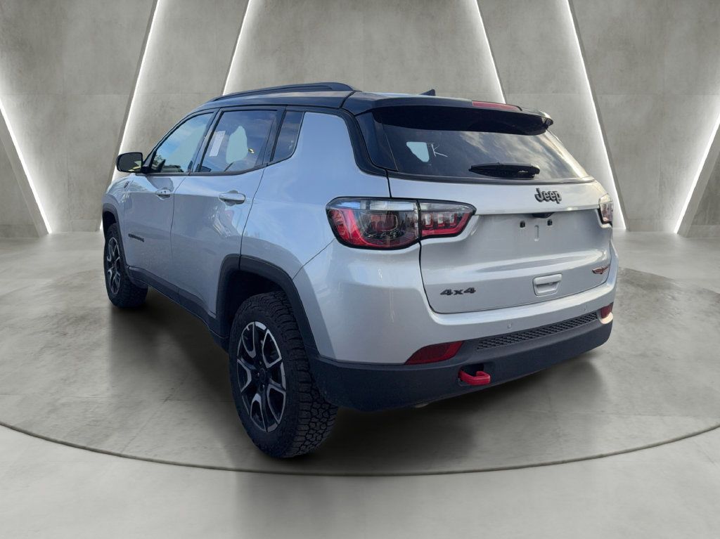 Used 2026 Jeep Compass Trailhawk AWD/4WD image 5