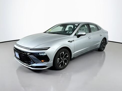 Used 2024 Hyundai Sonata SEL FWD image 2