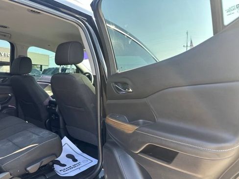 Used 2021 GMC Acadia SLE w/ Driver Convenience Package FWD image 17