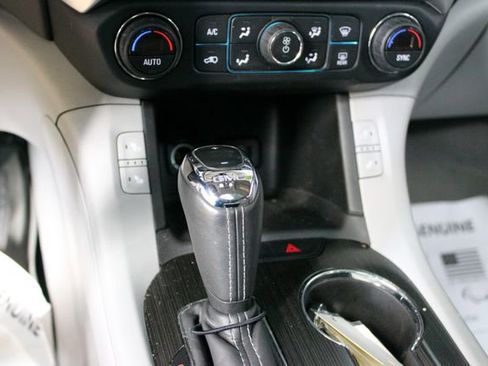 Used 2017 GMC Acadia SLT AWD/4WD image 18