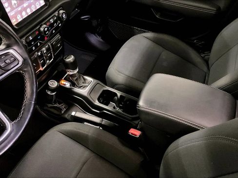 Used 2021 Jeep Gladiator Overland AWD/4WD image 19