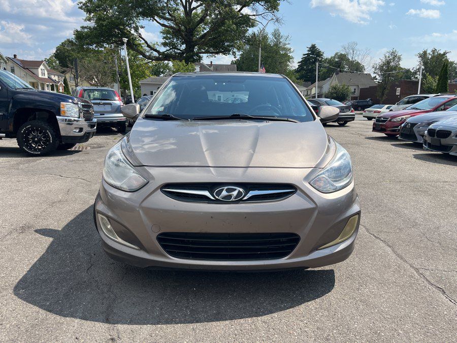 Used 2013 Hyundai Accent GS FWD image 3