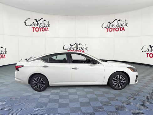Used 2025 Nissan Altima 2.5 SV FWD image 9