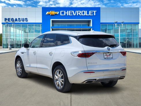 Used 2023 Buick Enclave Essence w/ Experience Buick Package FWD image 4