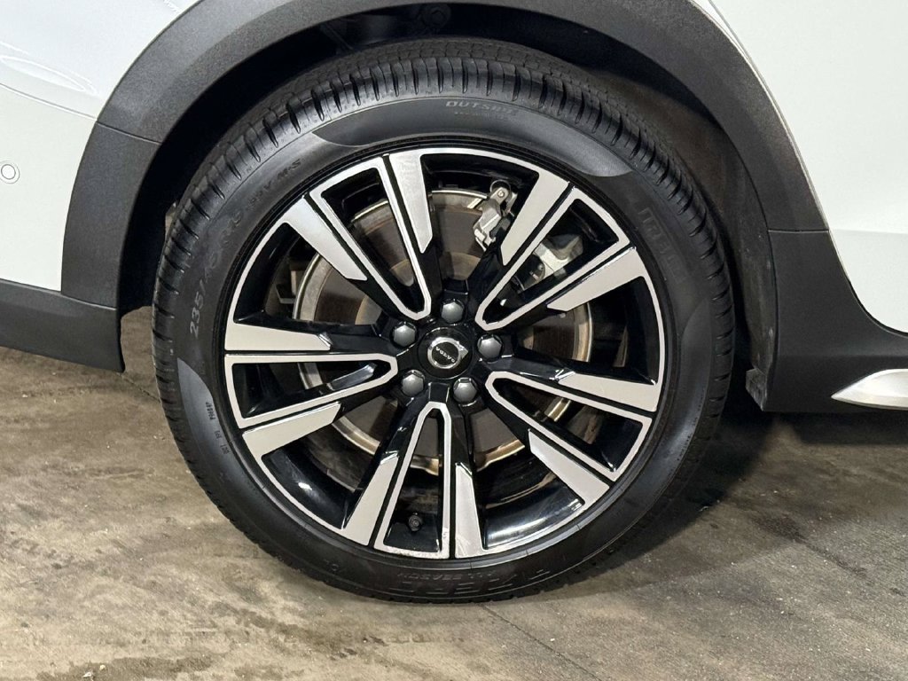 Used 2025 Volvo V60 B5 Cross Country Ultra AWD/4WD image 13
