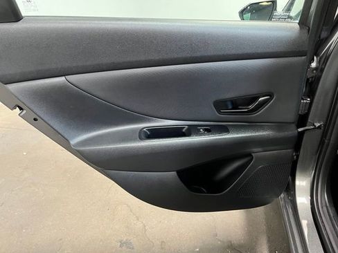 Used 2025 Hyundai Elantra Limited FWD image 16
