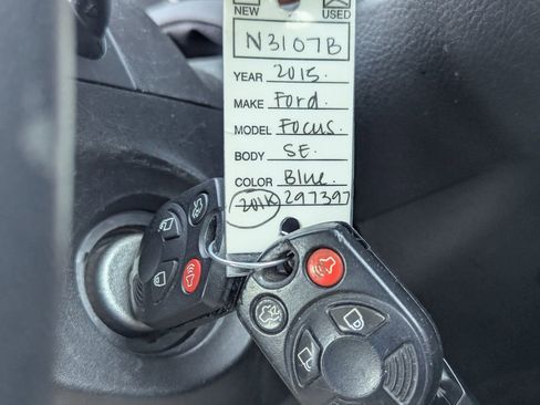 Used 2015 Ford Focus SE w/ Equipment Group 201A image 16