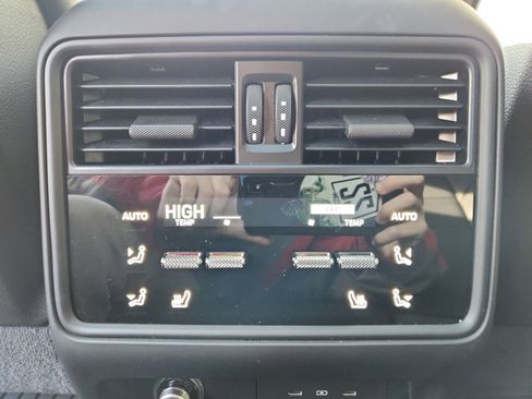 Certified 2024 Porsche Cayenne Coupe image 44