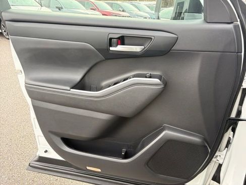 Used 2022 Toyota Highlander XLE image 20