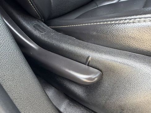 Used 2023 GMC Acadia SLT image 30