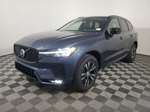 Certified 2025 Volvo XC60 B5 Core image 4