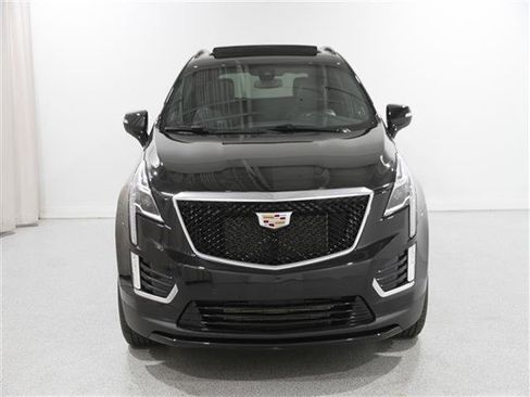 Certified 2022 Cadillac XT5 Sportv image 2