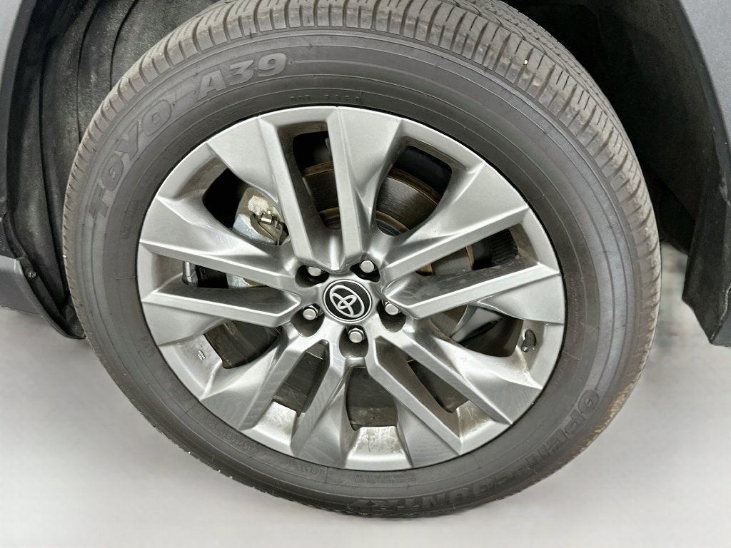 Used 2023 Toyota RAV4 XLE Premium AWD/4WD image 33