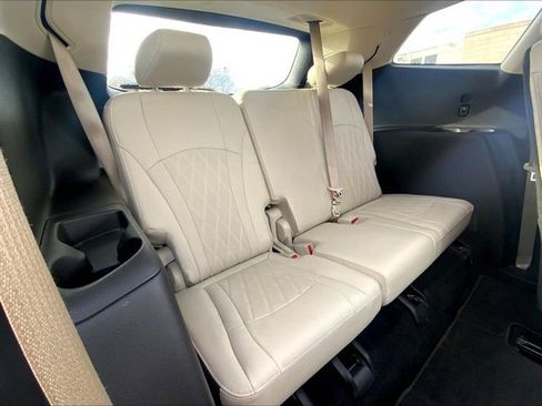 Used 2023 Buick Enclave Avenir w/ Avenir Technology Package image 28