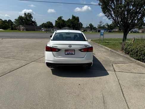 Used 2024 Nissan Altima 2.5 SR w/ SR Premium Package FWD image 6