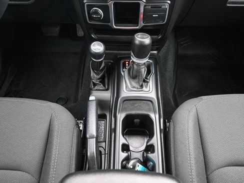 Used 2022 Jeep Wrangler Sport AWD/4WD image 28