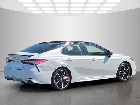 Used 2019 Toyota Camry XSE image 7