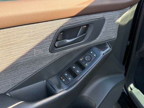 Used 2023 Nissan Rogue S image 20