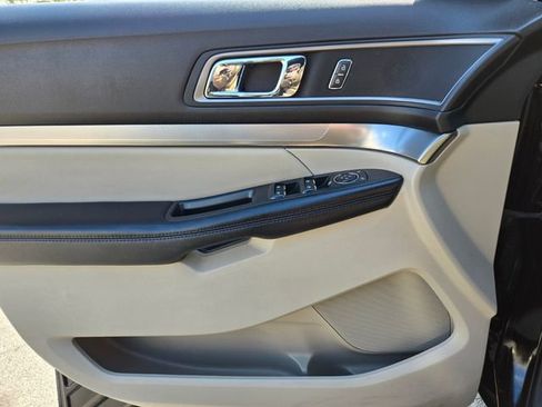 Used 2018 Ford Explorer XLT w/ Equipment Group 202A image 31
