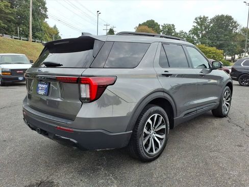 Used 2025 Ford Explorer ST-Line AWD/4WD image 3