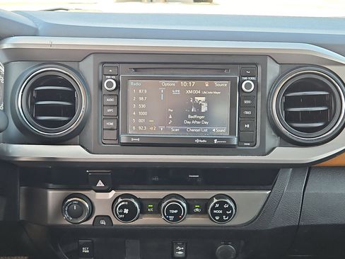 Used 2017 Toyota Tacoma SR5 w/ Tow Package AWD/4WD image 16