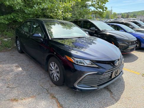 Used 2022 Toyota Camry LE FWD image 5