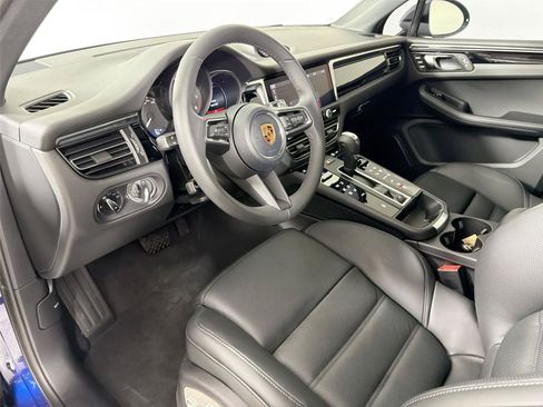 Certified 2026 Porsche Macan AWD/4WD image 4