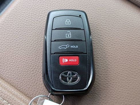 Used 2025 Toyota Grand Highlander AWD Hybrid image 38