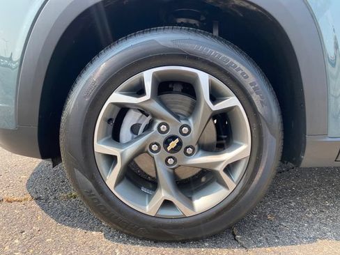 Used 2025 Chevrolet Trax LT FWD image 22