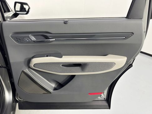 Used 2024 Kia EV9 Land image 53