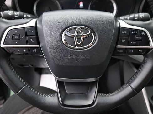 Used 2023 Toyota Highlander LE FWD image 16