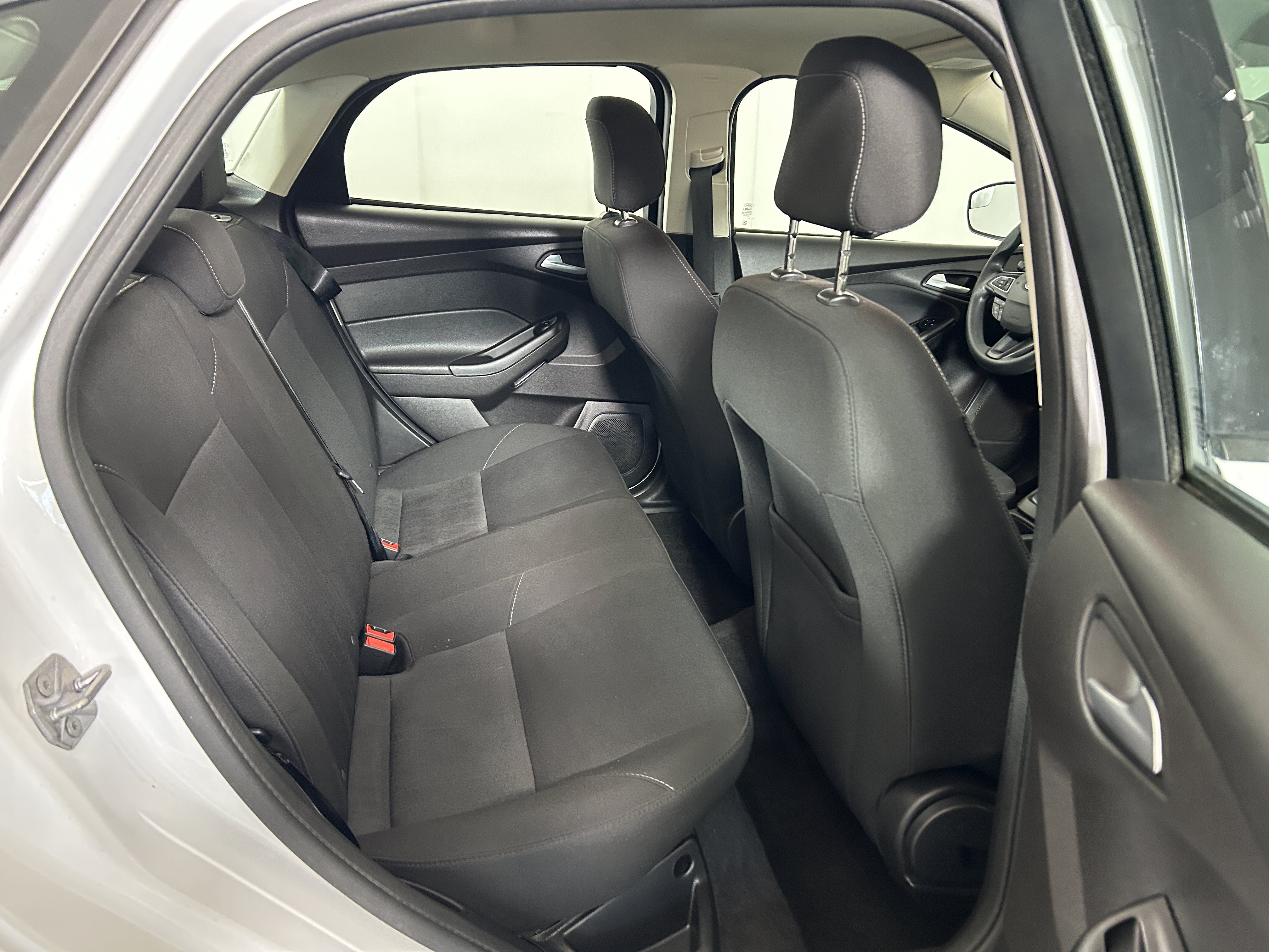 Used 2018 Ford Focus SE FWD image 22