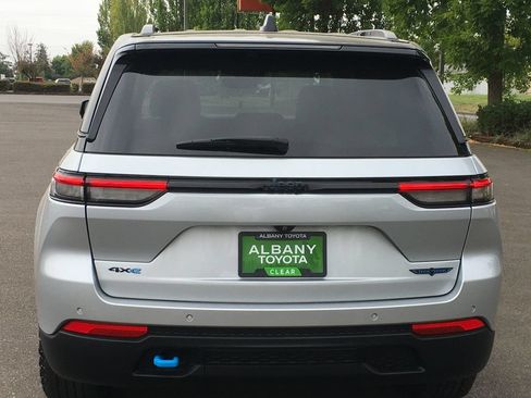 Used 2024 Jeep Grand Cherokee Trailhawk AWD/4WD image 5
