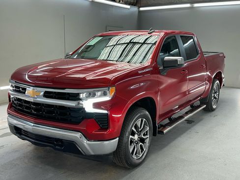 Used 2024 Chevrolet Silverado 1500 LT AWD/4WD image 3
