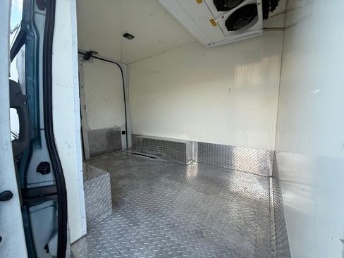 Used 2017 Nissan NV 3500 SL image 21