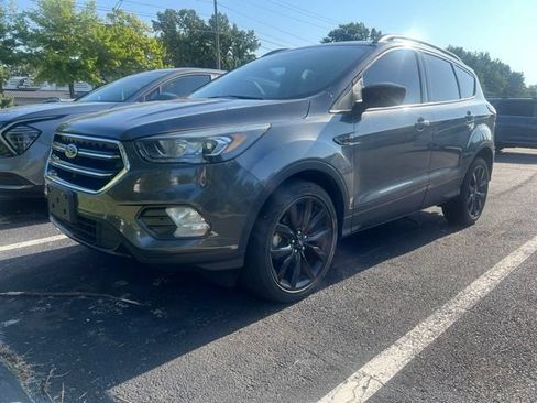 Used 2019 Ford Escape SE FWD image 1